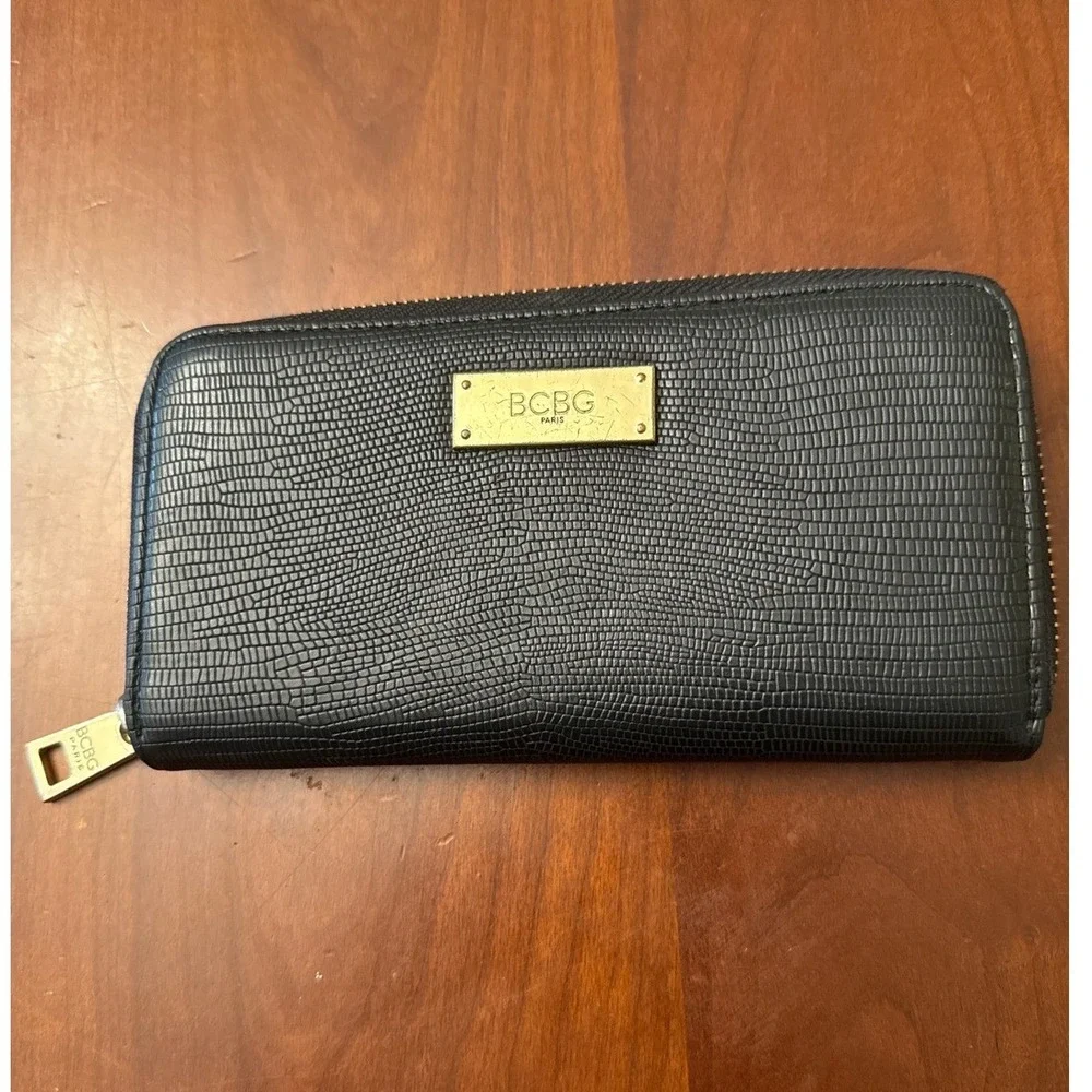 BCBG wallet long black gold zipper